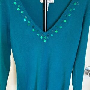 united states sweaters M Teal V-Neck Sweater w/ Bead Sequin Accent EUC Festive